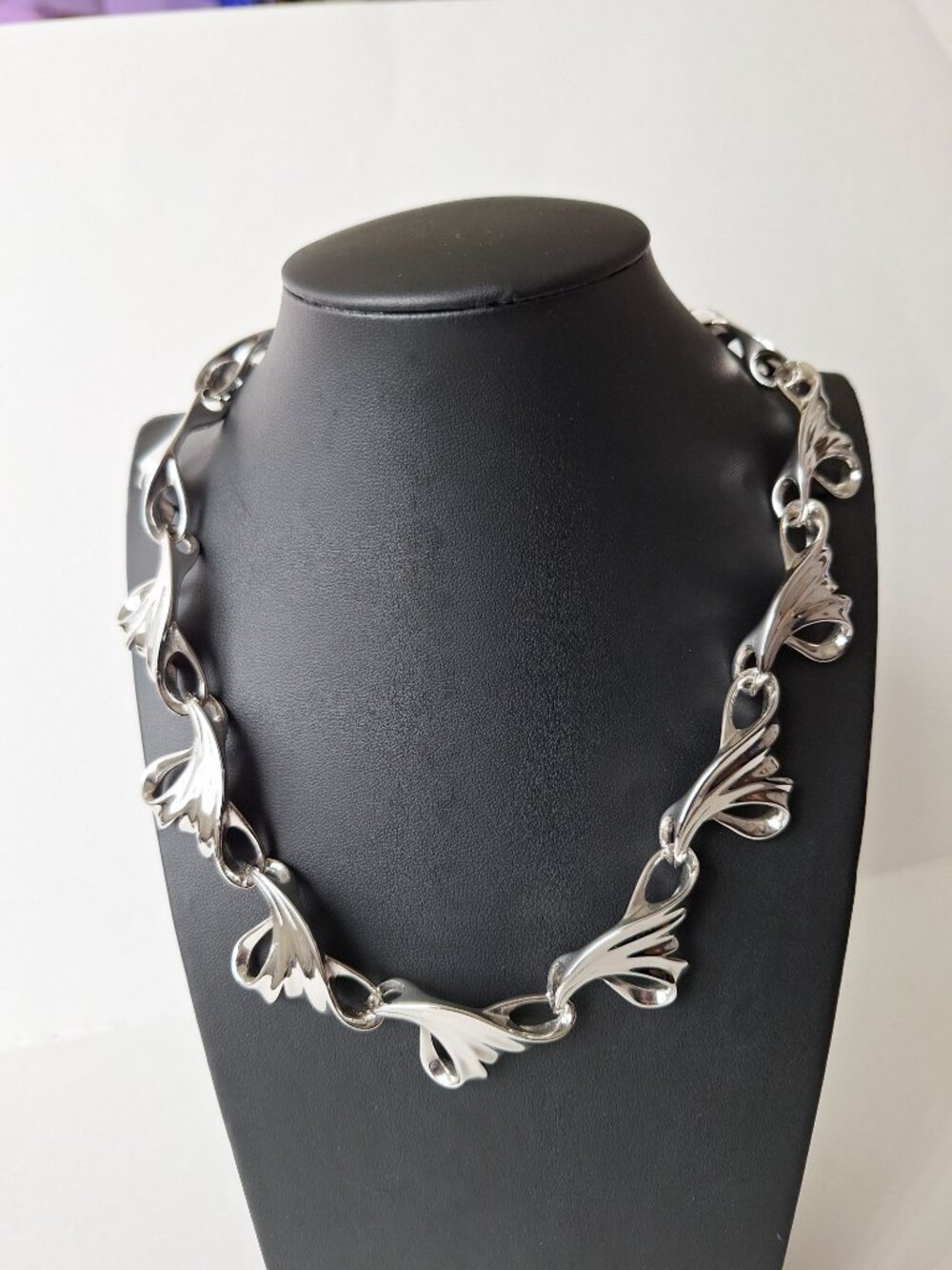 Vintage Silver Tone Sculptural Ribbon Link Collar Necklace Choker
